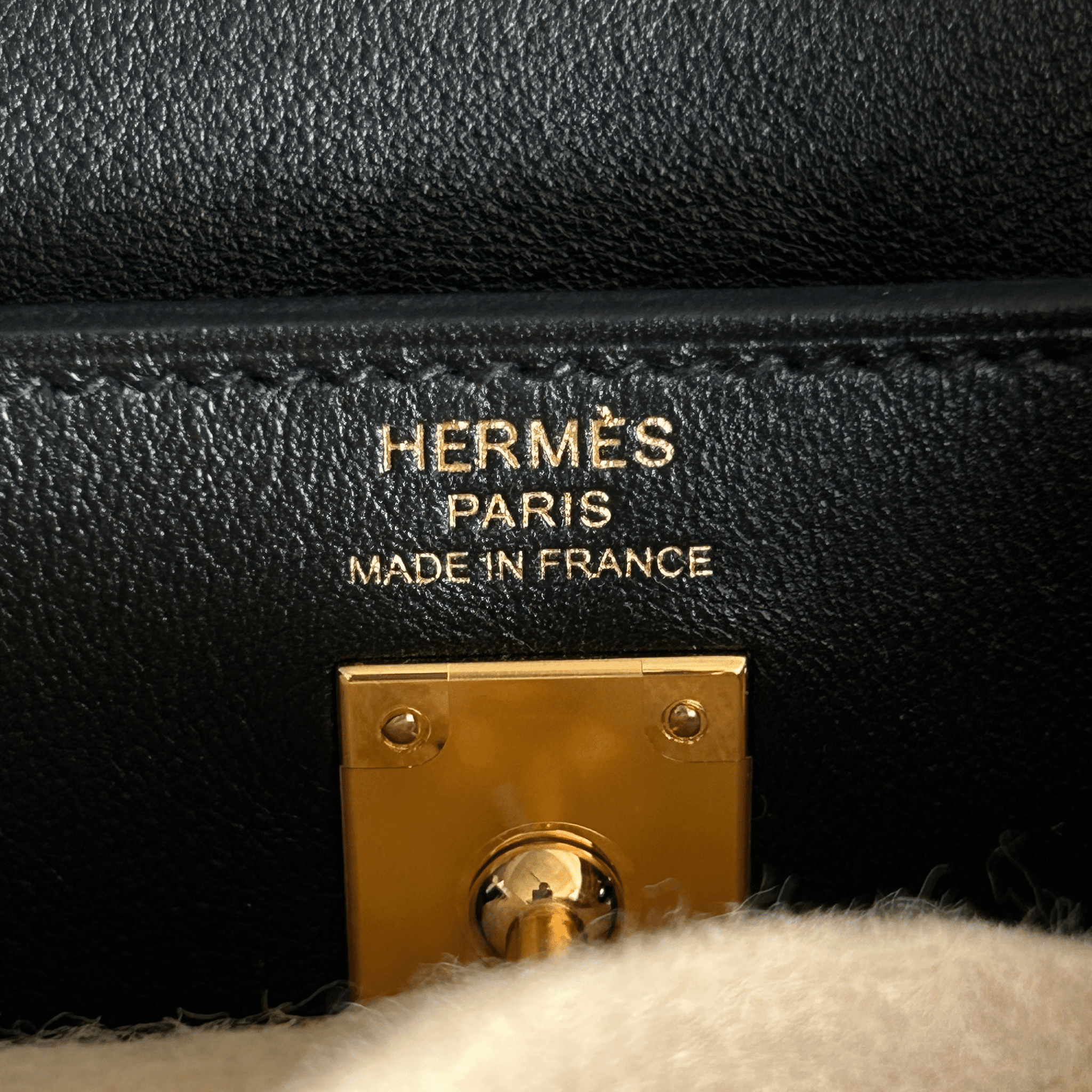 Hermes Black Swift & Gold Hardware Kelly 25 - Morely TrendsHermes Type here:)