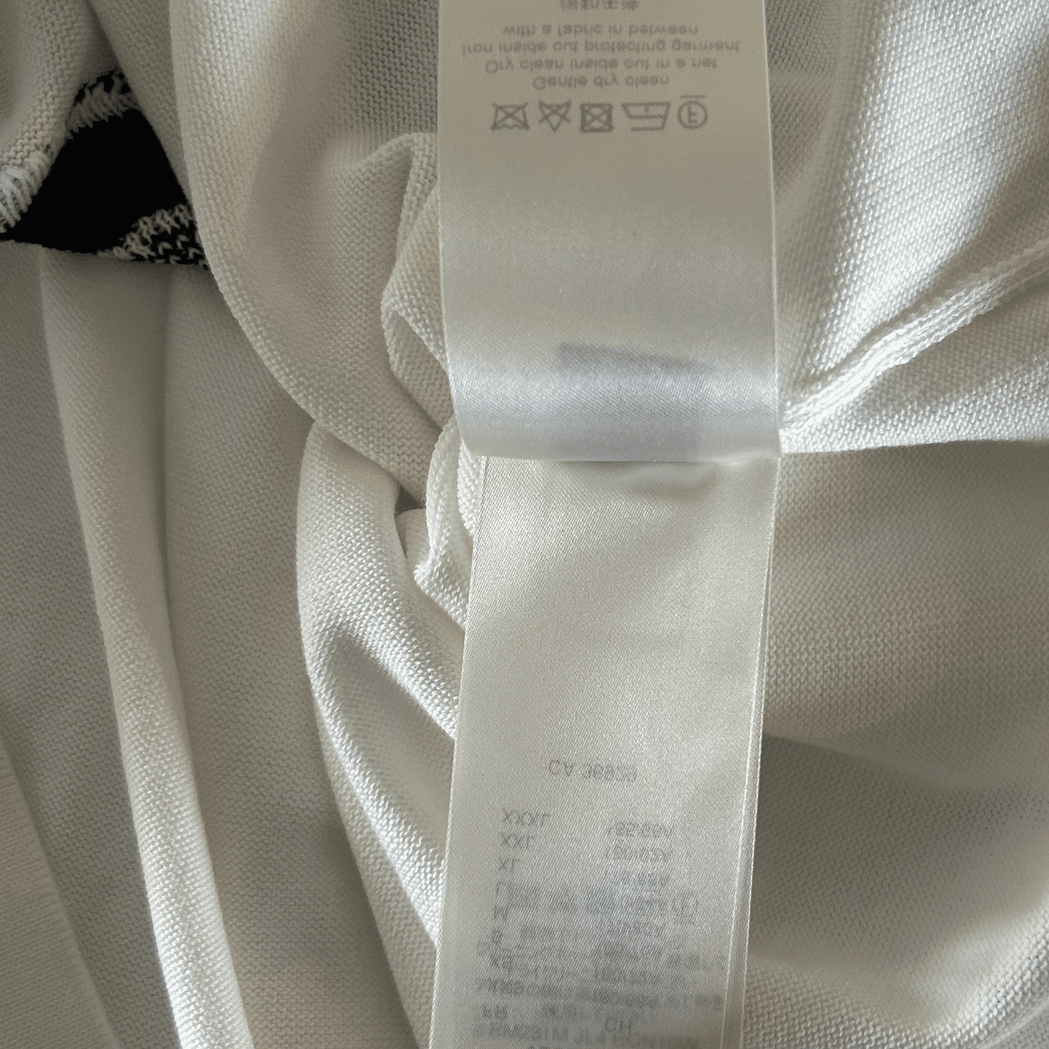 Louis Vuitton White Intarsia Graphic T-Shirt - Morely TrendsLouis Vuitton Type here:)