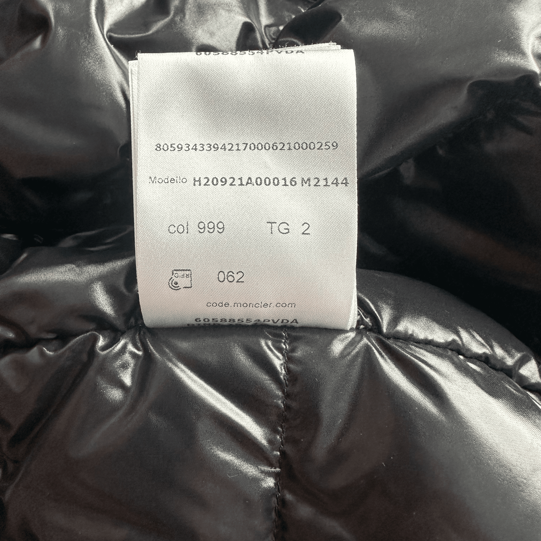 Moncler Black Hull Fleece Jacket - Morely TrendsMoncler Type here:)