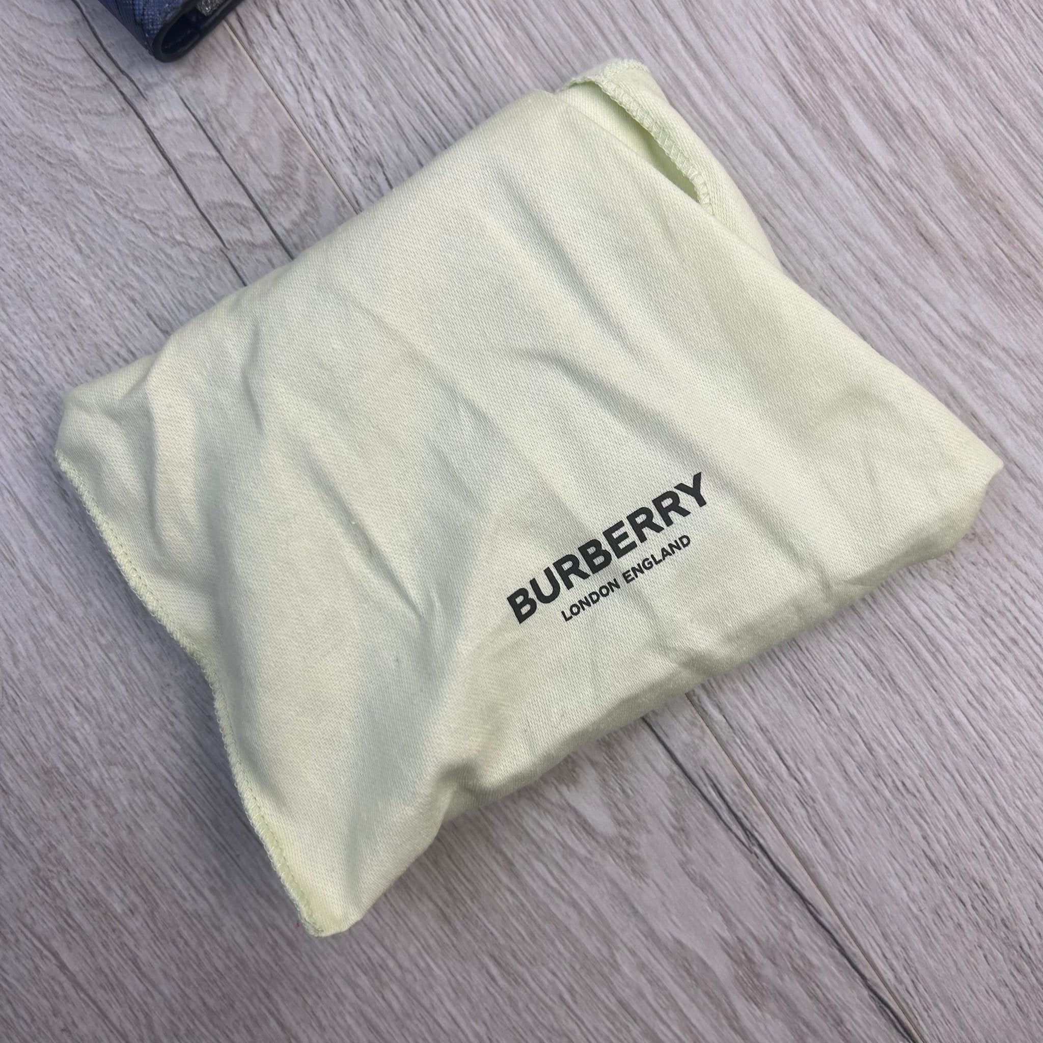 Burberry Men’s Gray Check Bifold Wallet - Morely TrendsBurberry Type here:)